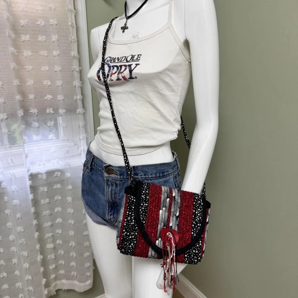 🌸 Vintage Japanese-Style Quilted Patchwork Shoulder Bag – Red, Black‎ & White